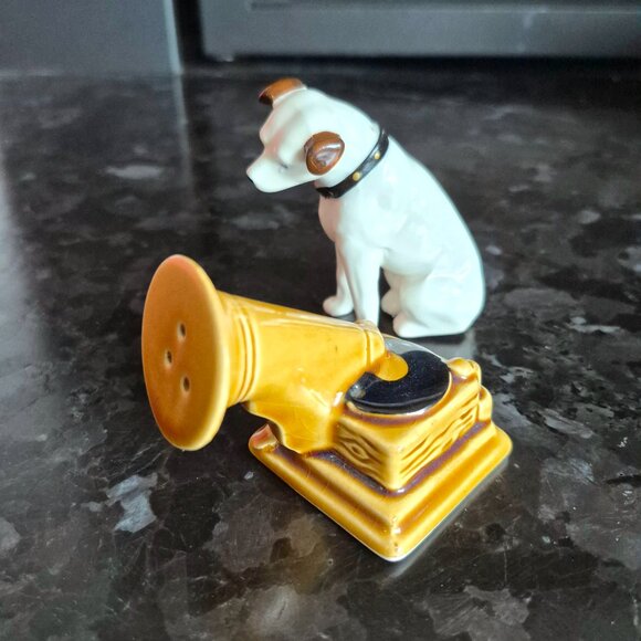 Vintage Nipper RCA Dog & Record Player Ceramic Salt & Pepper Shaker Set - Picture 4 of 10